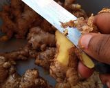 A picture of step 1 of Ginger drink.