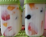 Foto del paso 3 de la receta: Paletas de yogurt y frutas