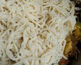 चटपटी वेज नूडल्स (Chatpati veg noodles recipe in hindi) रेसिपी चरण 3 फोटो