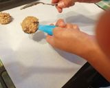 Foto del paso 4 de la receta: Galleta de avena con chocolate y chip de chocolates
