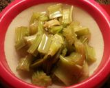 Foto del paso 1 de la receta: Almejas con cardos y patatas en crema verde y almendras