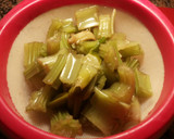Foto del paso 1 de la receta: Almejas con cardos y patatas en crema verde y almendras