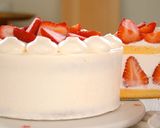 A picture of step 22 of Strawberry Decoration Cake, Chantilly Fraise.