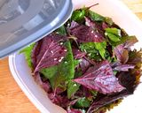 Hình bước làm 3 của món 🌱 Lá Tía Tô Ngâm Chua Ngọt (Vegan)