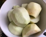 Une image de l'étape 1 de Salade de fruits à la menthe et au citron.