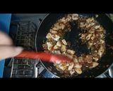 A picture of step 1 of Pizza pasta.