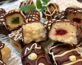 Foto del paso 15 de la receta Bombones de mazapán, rellenos de fruta escarchada
