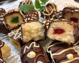 Foto del paso 15 de la receta: Bombones de mazapán, rellenos de fruta escarchada