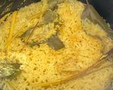 Foto langkah ke 4 dari resep Nasi Kuning Bumbu Sasa Ayam Goreng Magic Com.