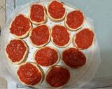 Foto del passaggio 3 della ricetta Pizzette finte