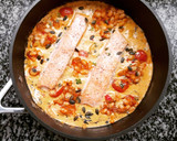 Foto del paso 7 de la receta: Salmón con salsa cremosa de ajo, tomate y espinacas con fessolet