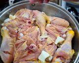 Foto del paso 2 de la receta: Pollo a la mantequilla acompañado con ensalada rusa