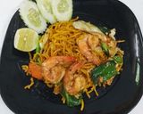 รูปขั้นตอนการทำที่ 7 ของ เส้นเหลืองผัดซีอิ๊วกุ้ง