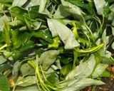 Foto langkah ke 3 dari resep Tumis Kangkung Bunga Pepaya.