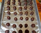 A picture of step 5 of Chocolate Walnut Polvorones.