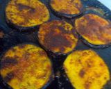 A picture of step 4 of Baigan Bhaja.