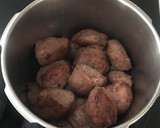 Foto del paso 1 de la receta: Carrilleras de cerdo ibérico en salsa de vino rancio