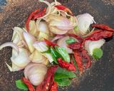 Gambar langkah 7 resipi Gulai Ikan Talang Masin & Nanas Terung.