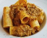 Foto del paso 10 de la receta: Rigatoni con salsa cremosa de costillas de cerdo y parmesano