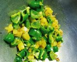 सिमला बटाटा भाजी (shimla batata bhaji recipe in marathi) रेसिपी स्टेप 3 फोटो 