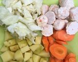 Foto langkah ke 2 dari resep Sop Bakso Udang.