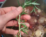 Foto del paso 4 de la receta: Rabo de ternera con aroma de jerez y romero en olla expres