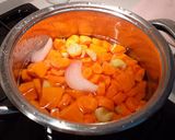 Foto del passaggio 1 della ricetta Vellutata di zucca e carote