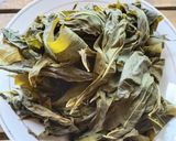 Foto langkah ke 1 dari resep Petis Daun Huwi (singkong).