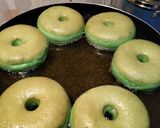 Foto langkah ke 7 dari resep Donat Pandan.