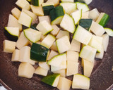 Foto del paso 1 de la receta: Pisto con tiritas de panceta 😋