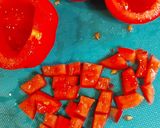Foto del passaggio 2 della ricetta Tartare di pomodorini cipolle e datteri