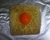 Foto del paso 5 de la receta: Tostada con huevo y queso