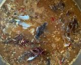 รูปขั้นตอนการทำที่ 3 ของ แกงเผ็ดฟักทองเห็ดปลาย่างใส่ดอกงิ้ว🌶️🧄