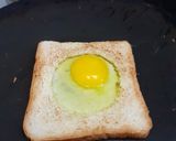 A picture of step 2 of Egg Cheese Toast ❤.