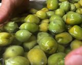 Hình bước làm 2 của món Ngâm rượu mơ