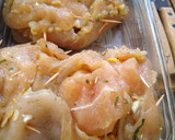 Foto del paso 3 de la receta: Pollo relleno para un nuevo año con cúrcuma. 😋