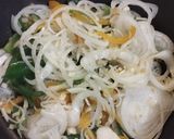 Foto del paso 4 de la receta: Muslos de pollo deshuesados con tandoori y nuez sobre arroz blanco