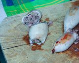 Foto del passaggio 7 della ricetta Calamari ripieni di salsiccia con salsa piccante