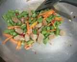Foto langkah ke 2 dari resep Tumis buncis bakso.