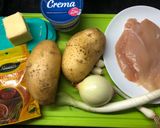 Foto del paso 1 de la receta: Pollo al verdeo con papas al pimentón