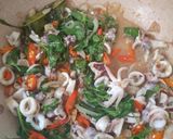 Foto langkah ke 3 dari resep Cumi pedas kemangi.