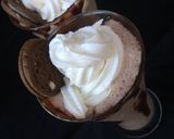 A picture of step 4 of Oreo milkshake.