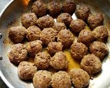 A picture of step 3 of Super moist beef meatballs.