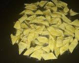 Foto langkah ke 5 dari resep Kripik bawang jagung.