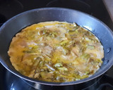 Foto del paso 4 de la receta: Tortilla de alcachofas y ajos tiernos