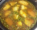 Foto del paso 4 de la receta Merluza con guisantes en amarillo 🐟