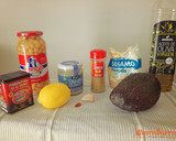 Foto del paso 1 de la receta: Hummus de aguacate con piparras