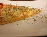 Foto del paso 6 de la receta: 🍕Pizza de gulas y gambas