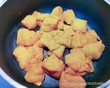 Foto del passaggio 5 della ricetta Pollo con Curcuma e Yogurt Greco