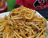 A picture of step 1 of Chinese style chowmein Noddles.